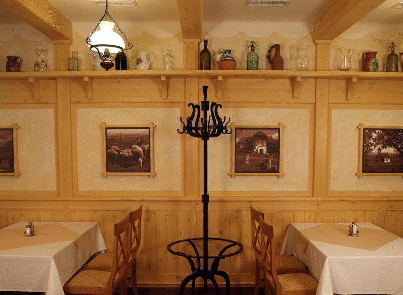 Nimrod Hotel Es Etterem Мошонмадьяровар Экстерьер фото