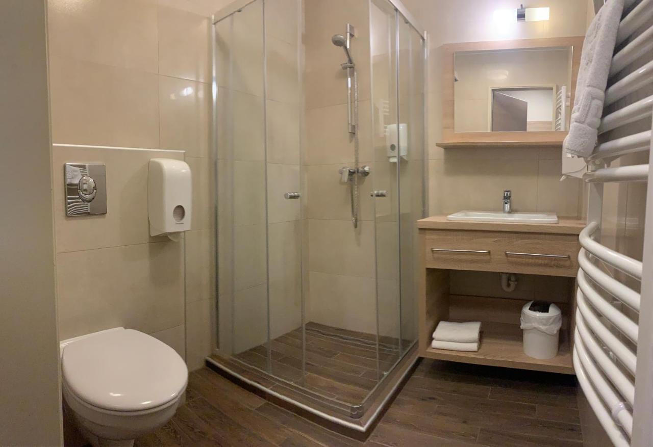 Nimrod Hotel Es Etterem Мошонмадьяровар Экстерьер фото